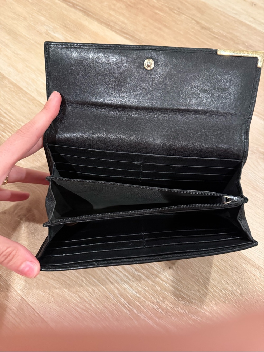 Gucci Black GG Embossed Leather Continental Wallet with Gold Accent - Picture 4 of 6